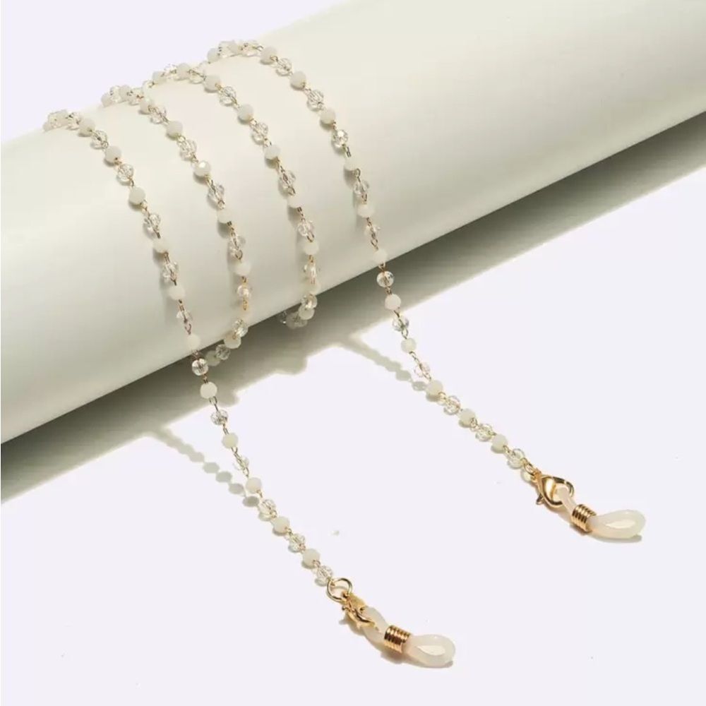Delicate Beaded Glasses Chain in Clear & Gold R349